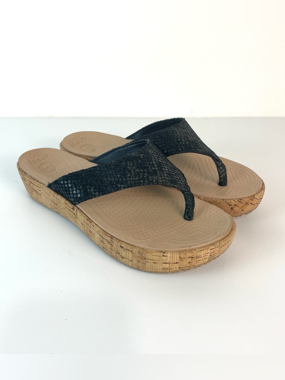 Women’s Crocs A-Leigh Platform Wedge Thong Flip Flops Sandals Sz 6